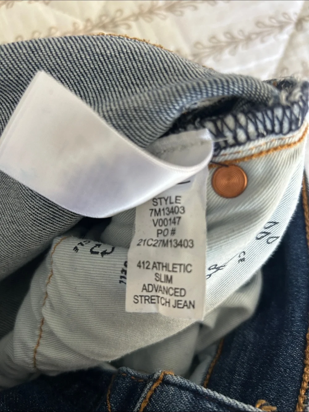 Lucky Brand Slim Men's Jeans in Medium Blue Denim with Contrast Stitching